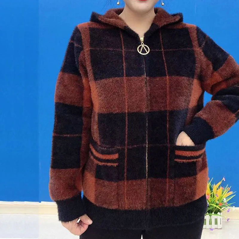 New Autumn Winter Middle Aged Elderly Women Fashion Vintage Plaid Mink Velvet Thick Warm Coats Mother Casual Loose Zipper Jacket