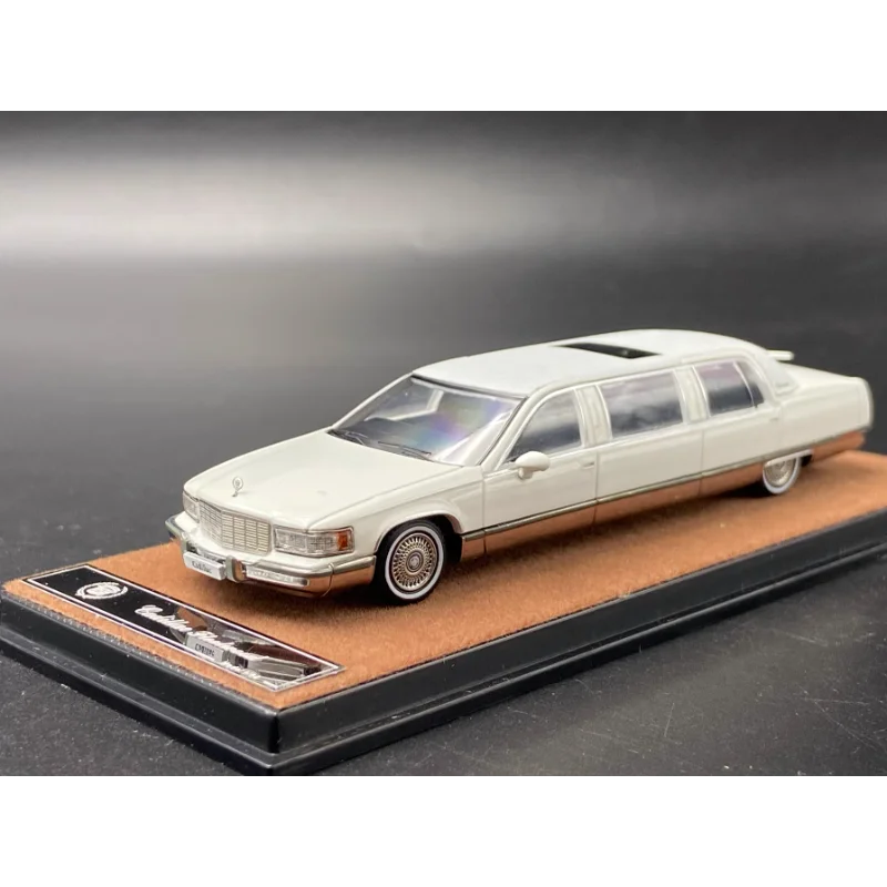 

Diecast 1:64 Scale Fleetwood Extended Alloy Car Model Collectible Toy Gift Souvenir Display Ornament