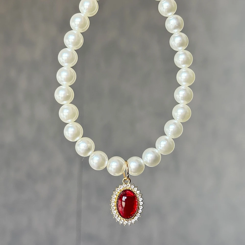 

Vintage Pearl Beaded Necklace Pet Collar with Shiny Gemstone Pendant for Dogs and Cats Stylish Plastic Pet Ornament Accessories