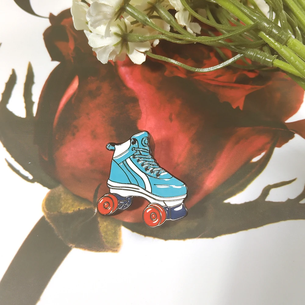 1pcs Roller Skates Enamel Lapel Pins Ice Skating Shoes Brooches Metal Badges for Backpack Sports Jewelry for Women Gift