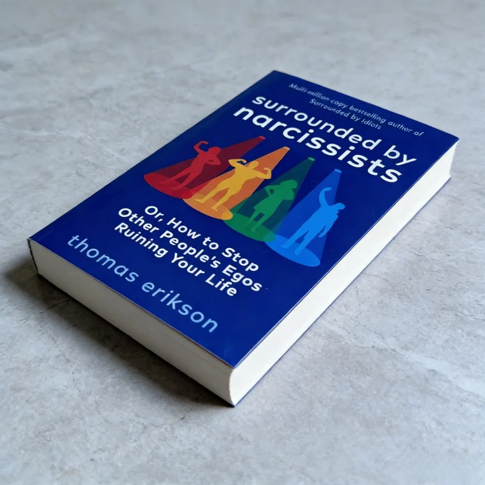 Surrounded by Narcissists English Paperback Narcissism Psychology Interpersonal Boundaries Self Help Personal Growth Guide Book