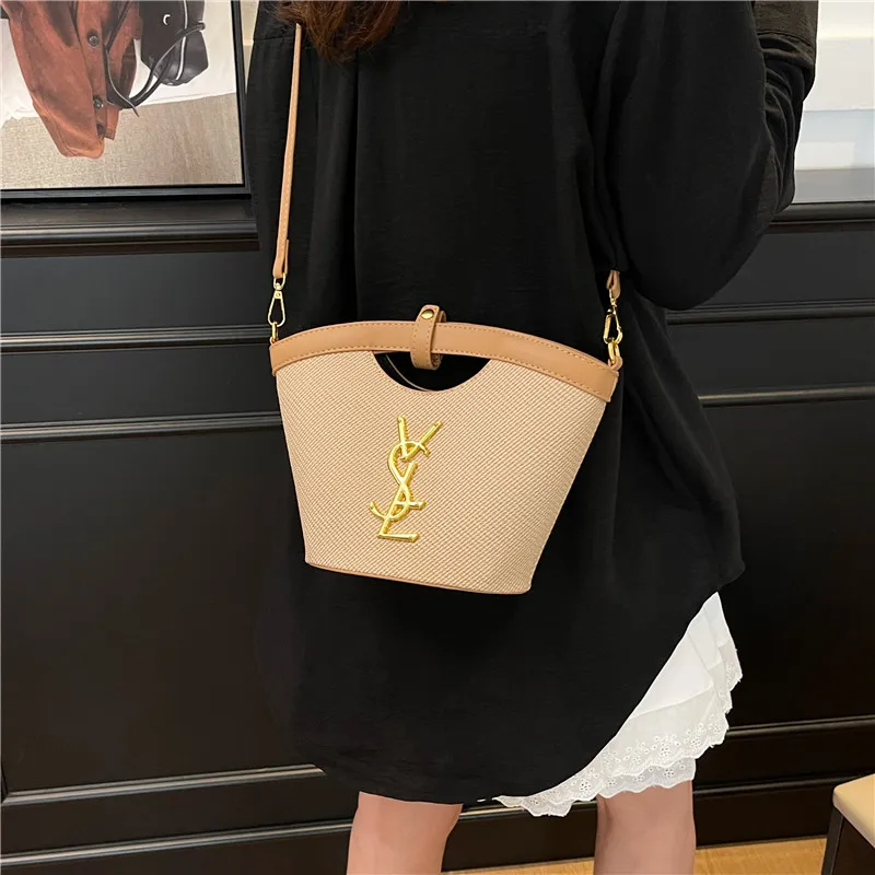 

Famous Fashion Crossbody Bag Women's Designer Leather Shoulder Bag Elegant Outdoor Casual Handbag