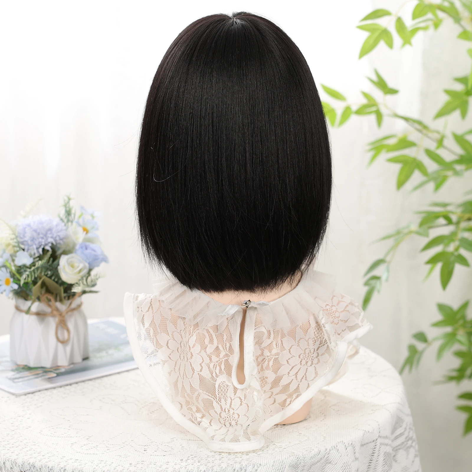 باروكات صناعية سوداء قصيرة باروكة شعر مستقيمة مع غرة شعر بوب للنساء تستخدم باروكات من الألياف المقاومة للحرارة للحفلات التنكرية اليومية