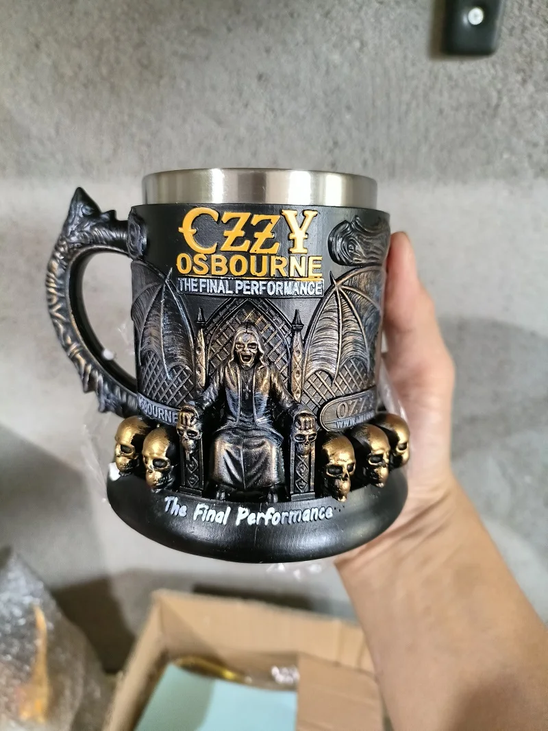 

Оззи Осборн Бутылка виски Назад в начинающий Памятная бутылка вина виски Домашний декор Статуя Коллекция Ремесла