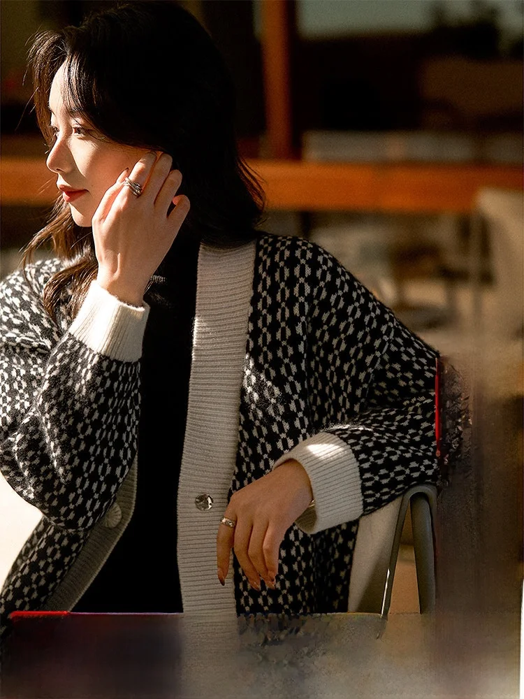 

Женский вязаный кардиган Ele с V-образным вырезом, длинными рукавами, теплый, мягкий, с объемной вышивкой, модный, для повседневной носки от Xhange