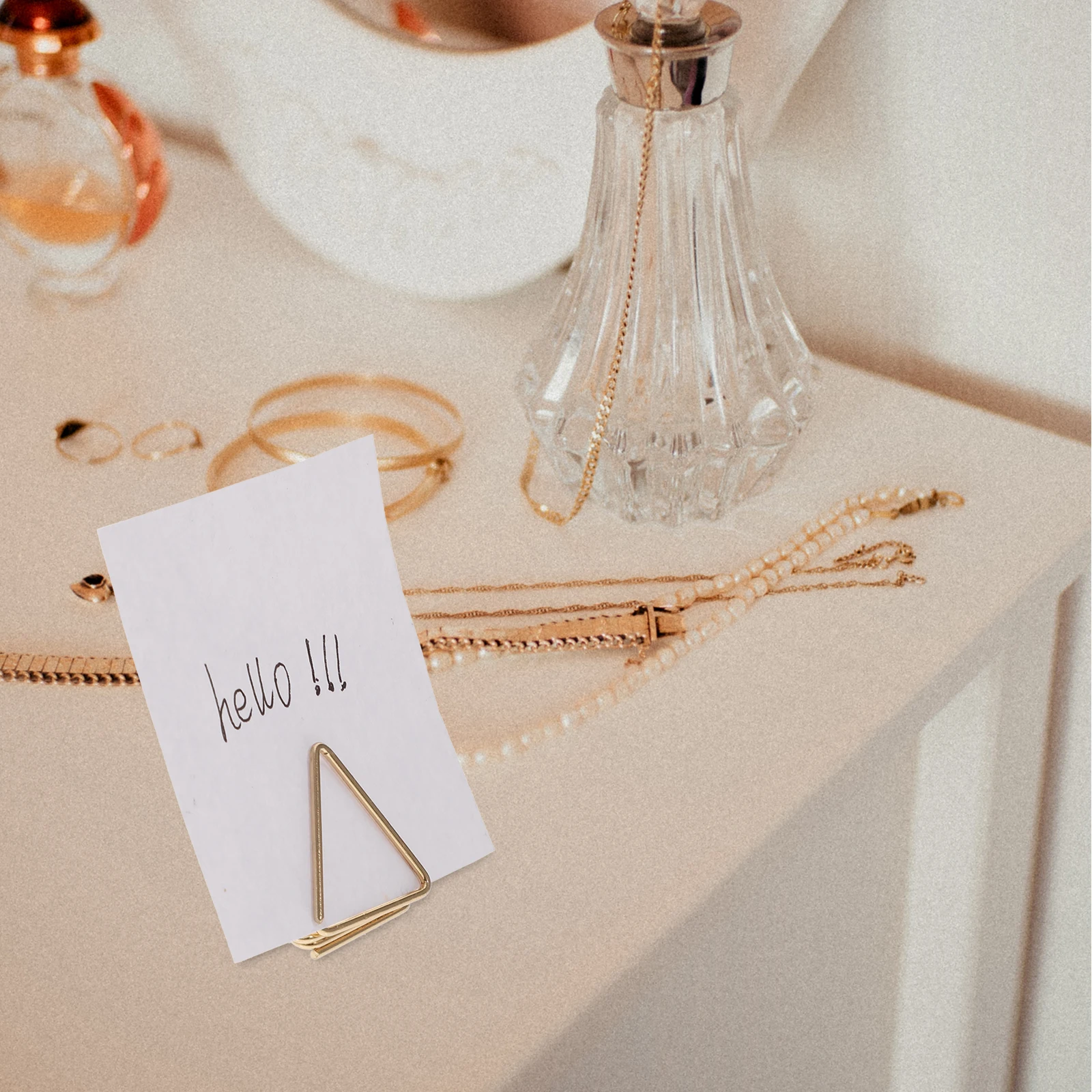 30 قطعة من مشابك الورق المعدنية على شكل مثلث متعددة الأغراض لأرقام الطاولة والصور والمذكرة ومشابك الورق على شكل #5