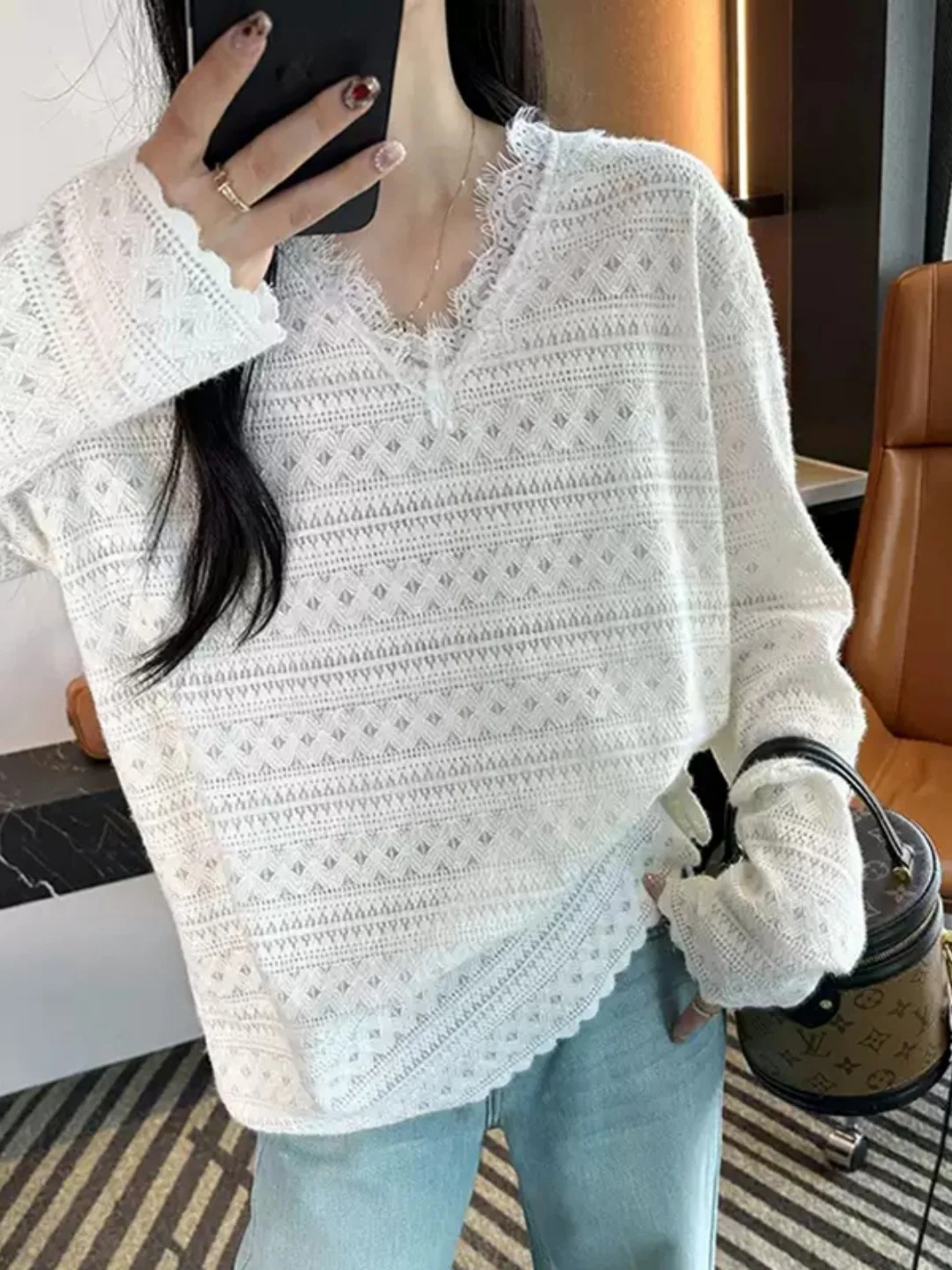 Soft Style V-Neck Lace Trim Splice Base Shirt plus Size Versatile Slimming Long Sleeve 2300 Pounds T-Shirt for Young Women