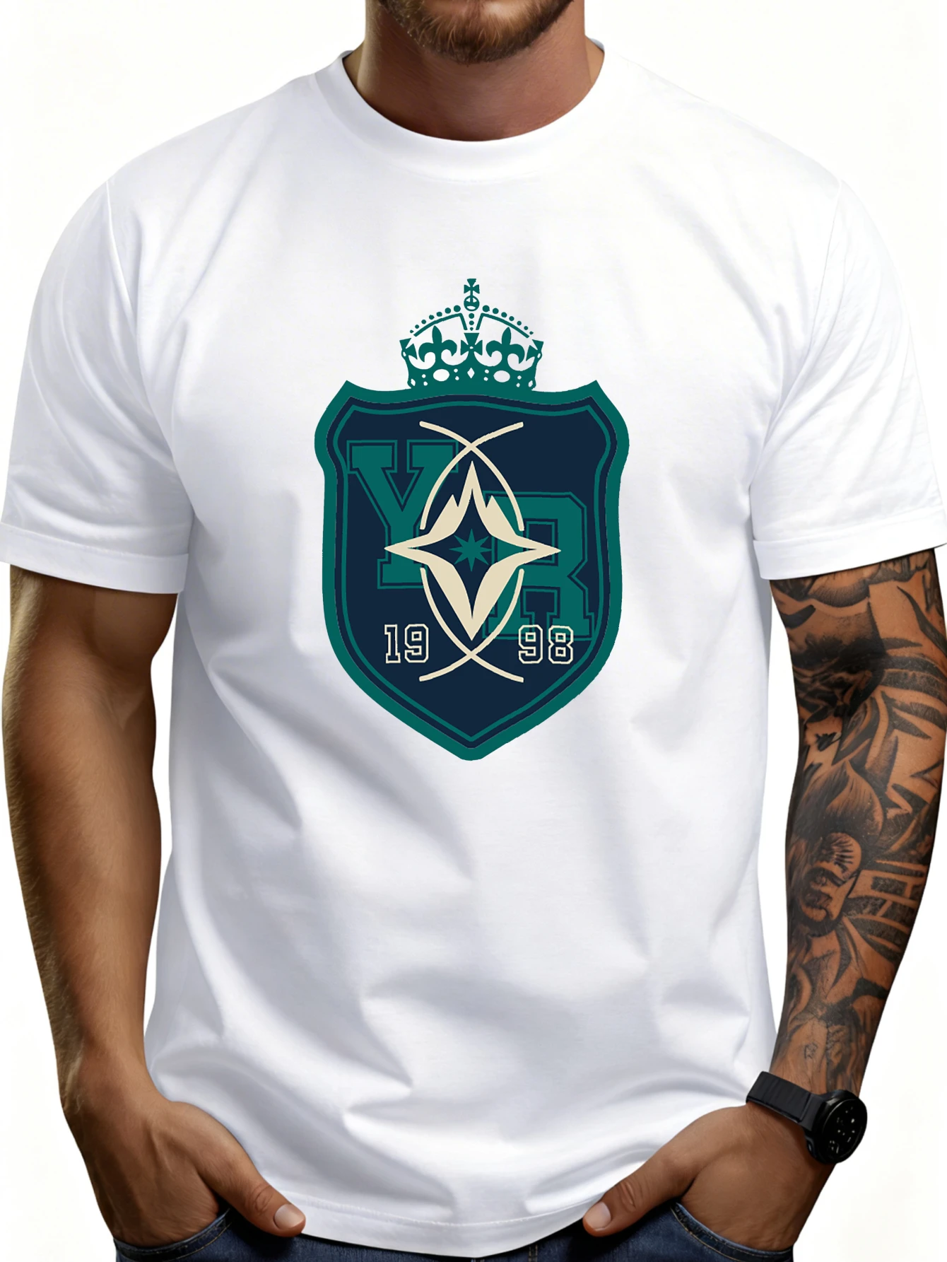 Casual Style Men's T-Shirt with Badge and Crown Design, 1998 Retro Logo, Suitable for Summer Wear, Can Be Used as a Gift for Friends and Family.