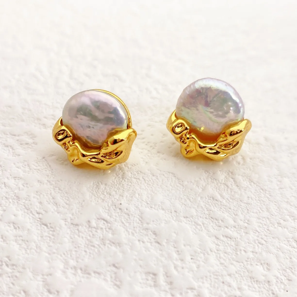 Fashion Personalized Freshwater Pearl Stud Earrings for Women Inlaid Baroque Style Cultured Button Pearl Earrings for Women