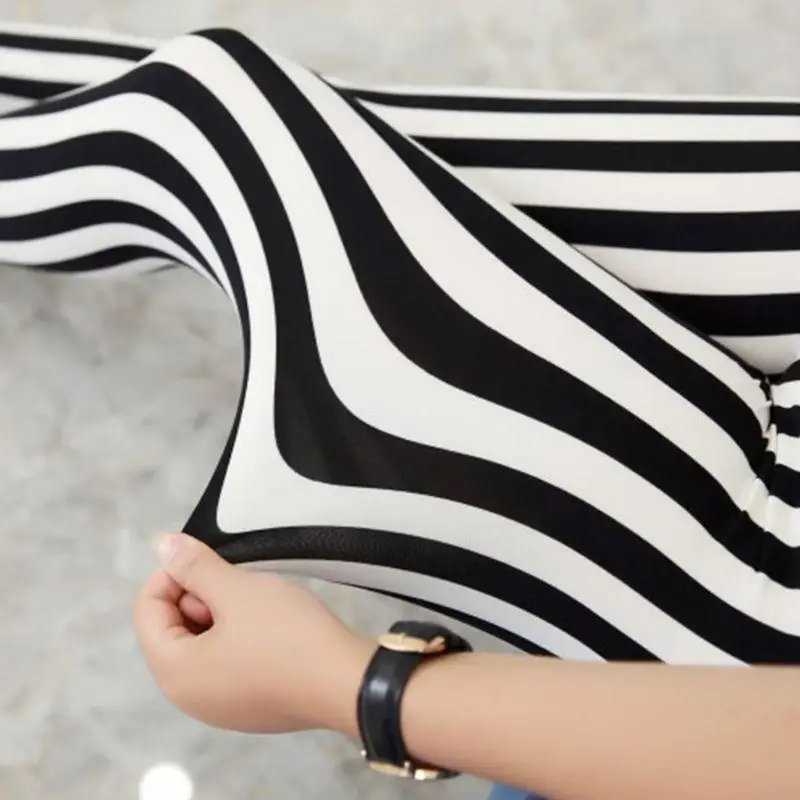 P88B Leggings femininas elásticas cintura média até o tornozelo, preto, branco, listrado vertical