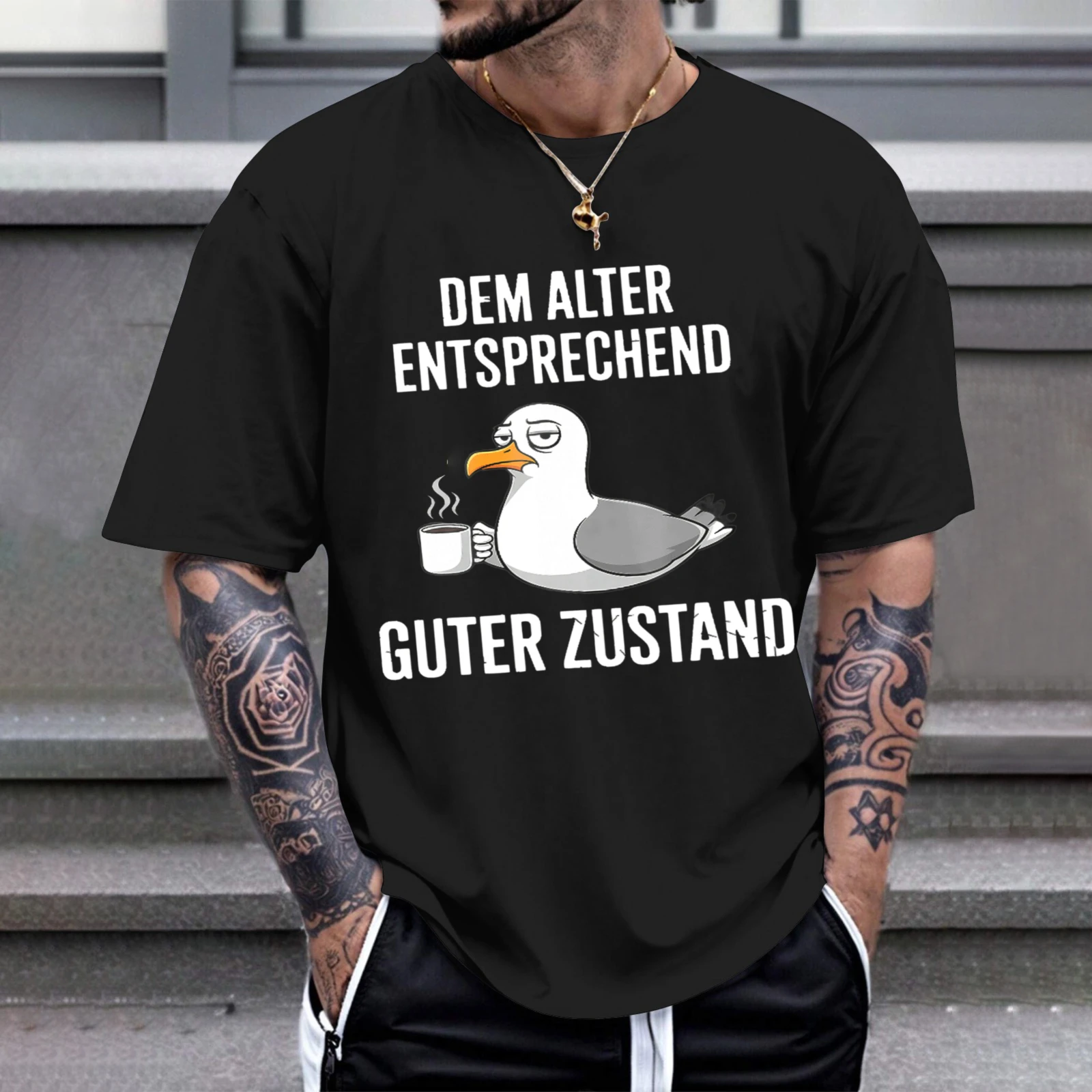 Herren-T-Shirt, geeignet für den Alltag, guter Zustand, perfekt für Freizeitkleidung, Partys und Karneval-Outfits.