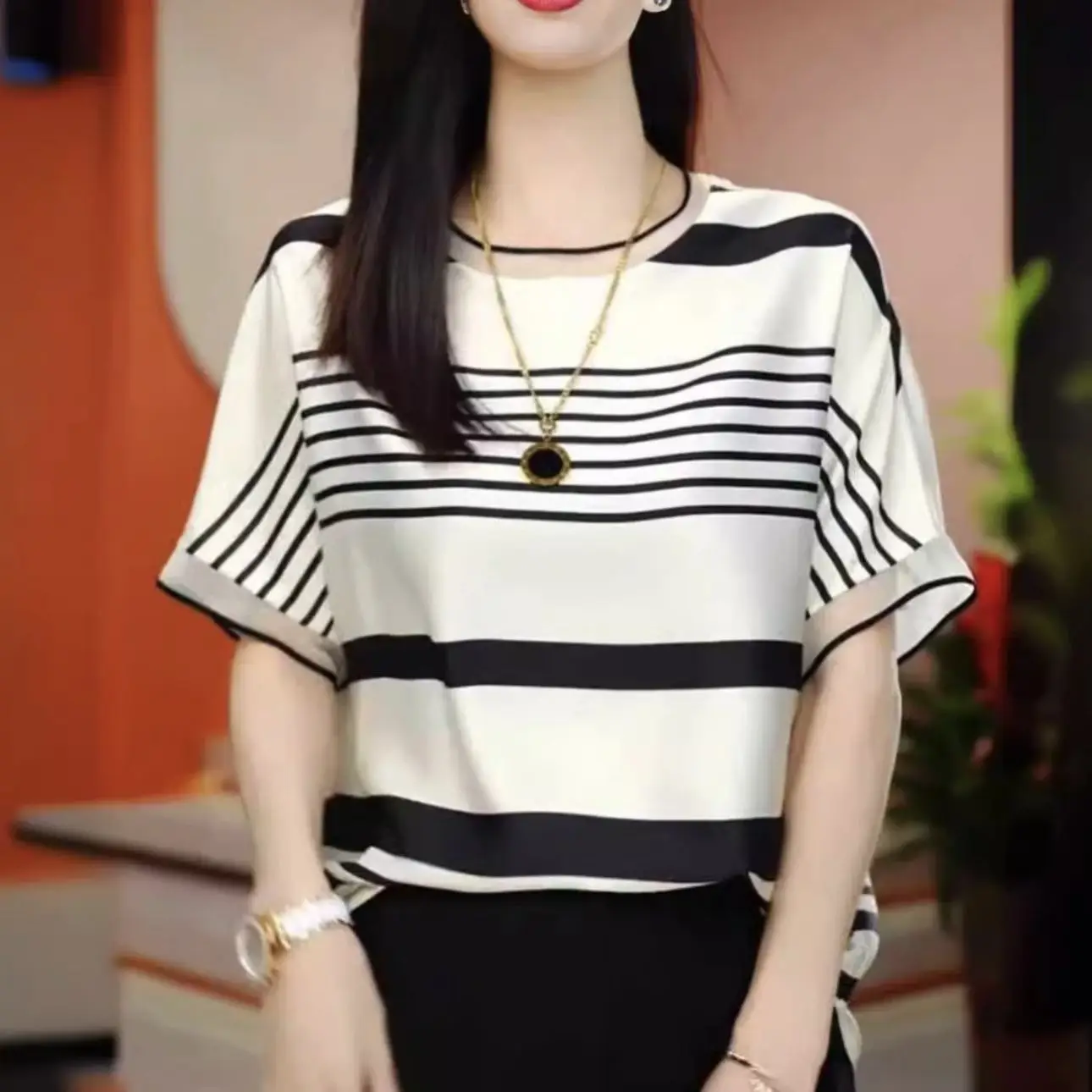 

Large Size Striped Fashionable Short-sleeved T-shirt Temperament Summer New Versatile Slim Casual Round Neck 2025 Top