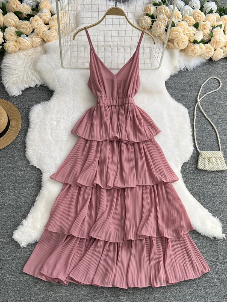 Travel Vacation Beach Dress 2024 Women's solid color halter pleated cake dress