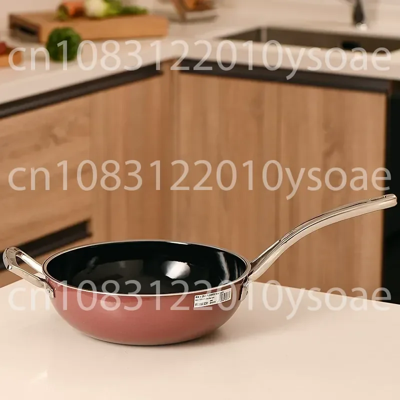 Non-stick pan without coating, made of cast iron, suitable for stir-frying and sautéing.