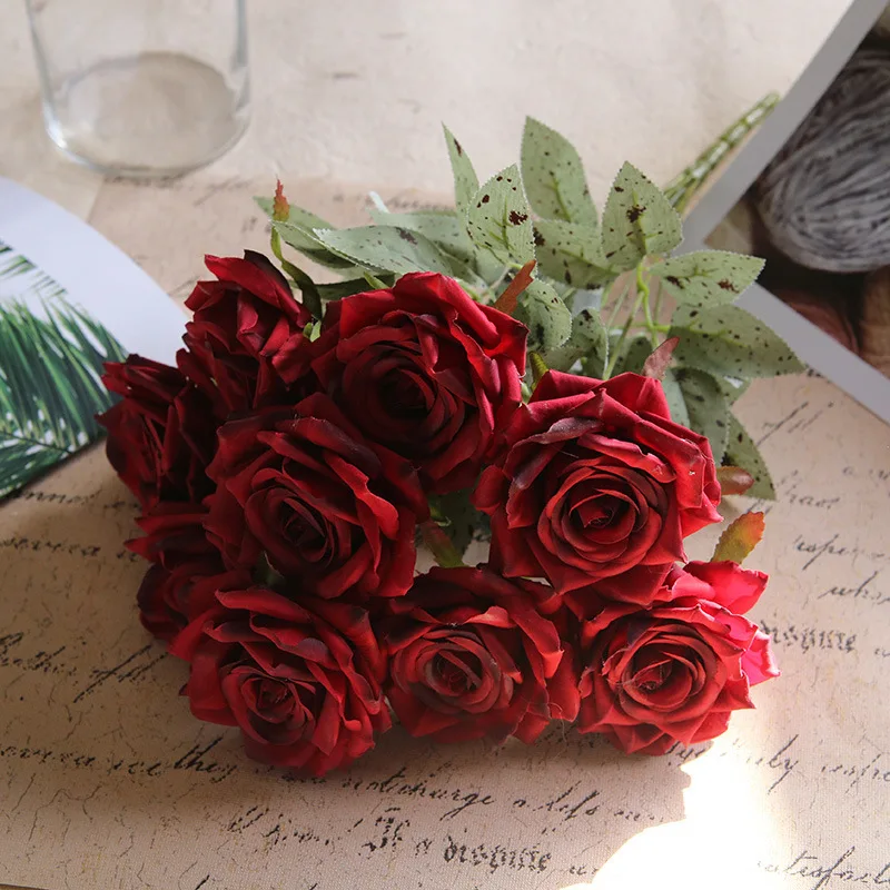 Neuer künstlicher Rosenstrauß mit 9 Köpfen für Hochzeit, Valentinstag, Geschenkdekoration, künstliche Seidenblume für Zuhause, Wohnzimmer, Blumenmuster – Detail 8