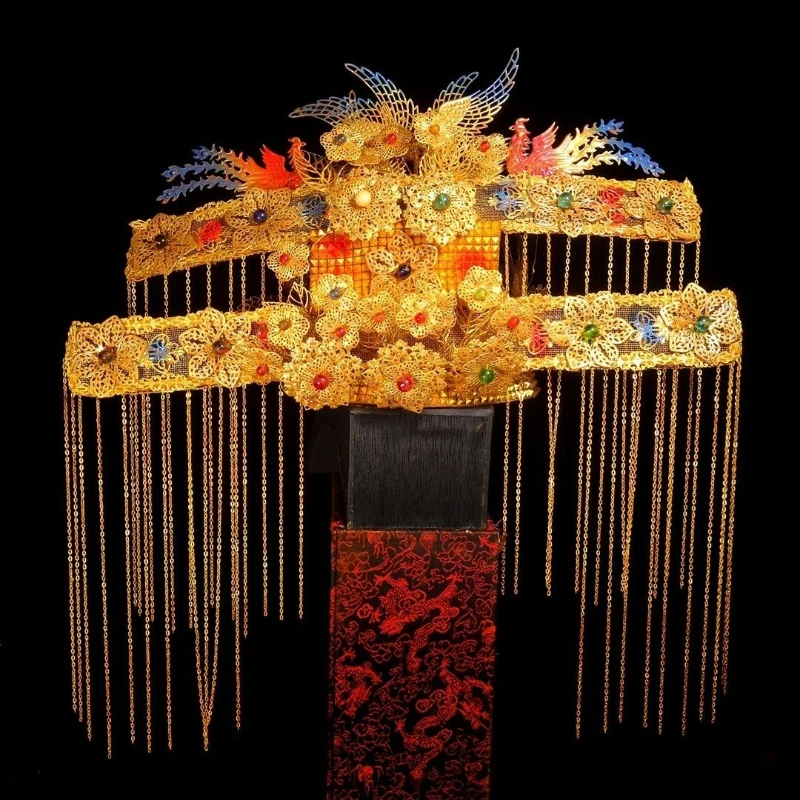 Collection of fine ancient phoenix crown hat, purely handmade craftsmanship, perfect appearance.
