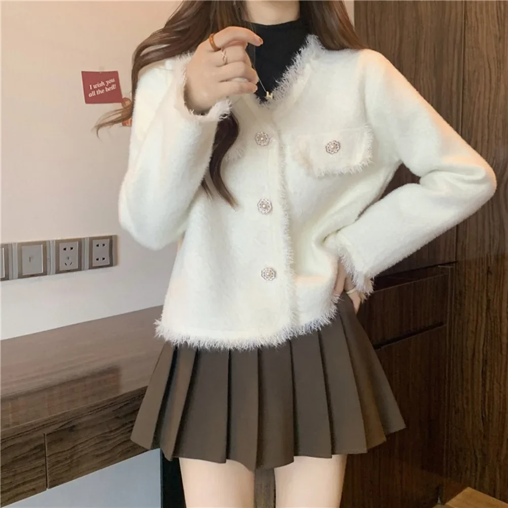 Women's Autumn And Winter Long-sleeved V-neck Plush Jacket Fashion Temperament Cardigan