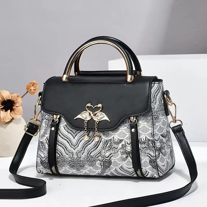 

Fashionable Universal Women's Handbag Crossbody Shoulder Bag Simple Personality 2025 Korean Style New Bag Trendy Bag