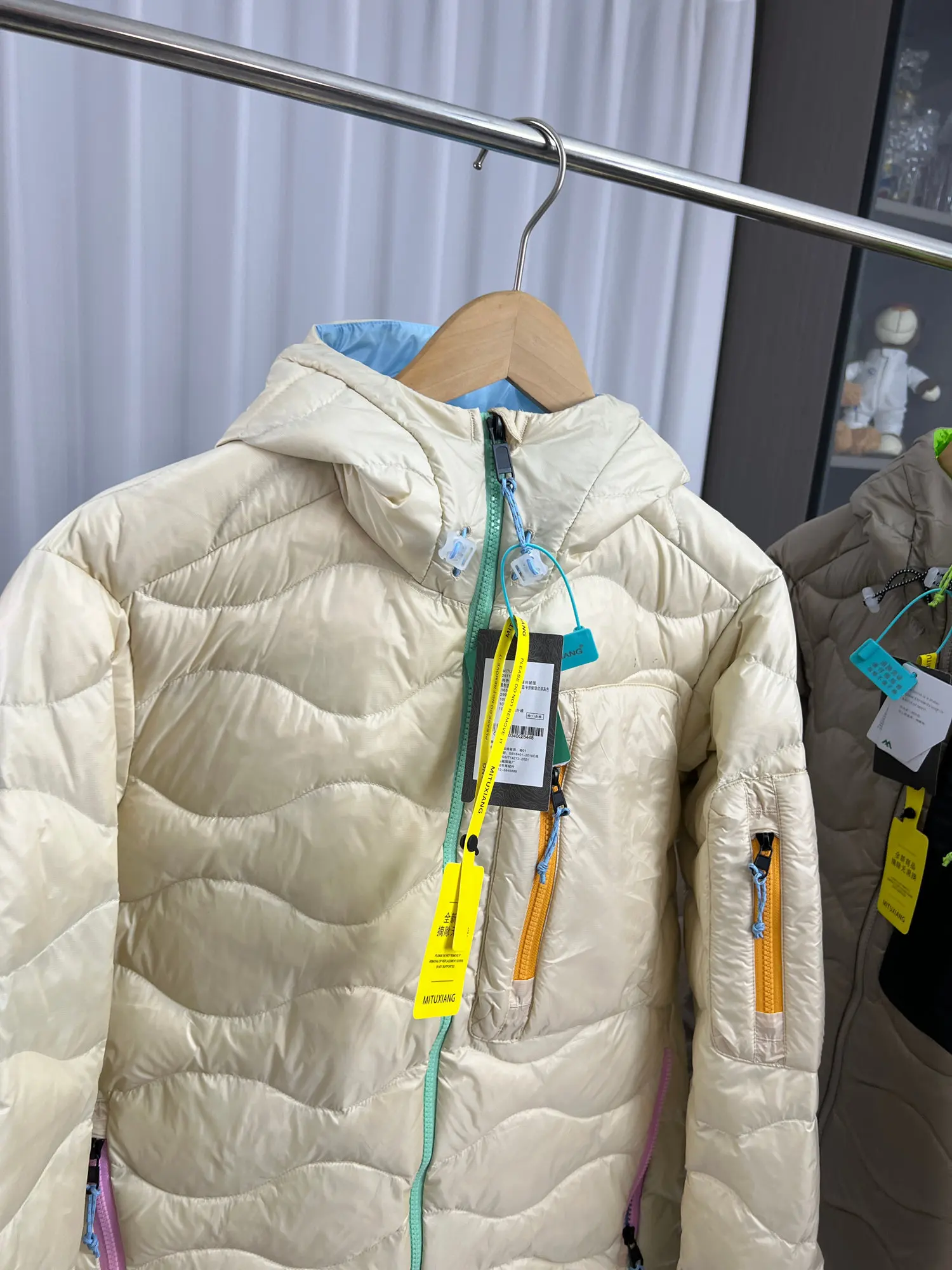 Lightweight Warm White duck down High Fluffy couple's Down Jacket Hooded Design Wind-proof Water-splashing Ski Suit Down Jacket