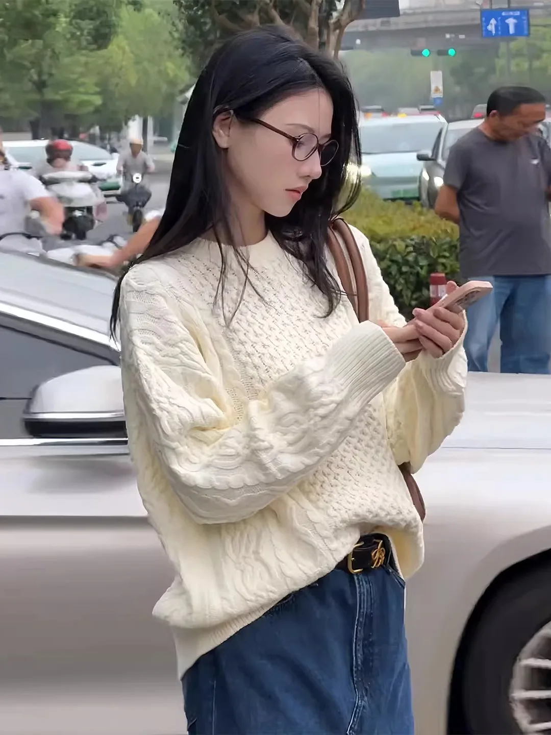 

Ladies Thickened Knitted Sweater Loose Fit Overhead Twist Street Style Winter Fashion Soft Polyester Long Sleeve round Neck Top