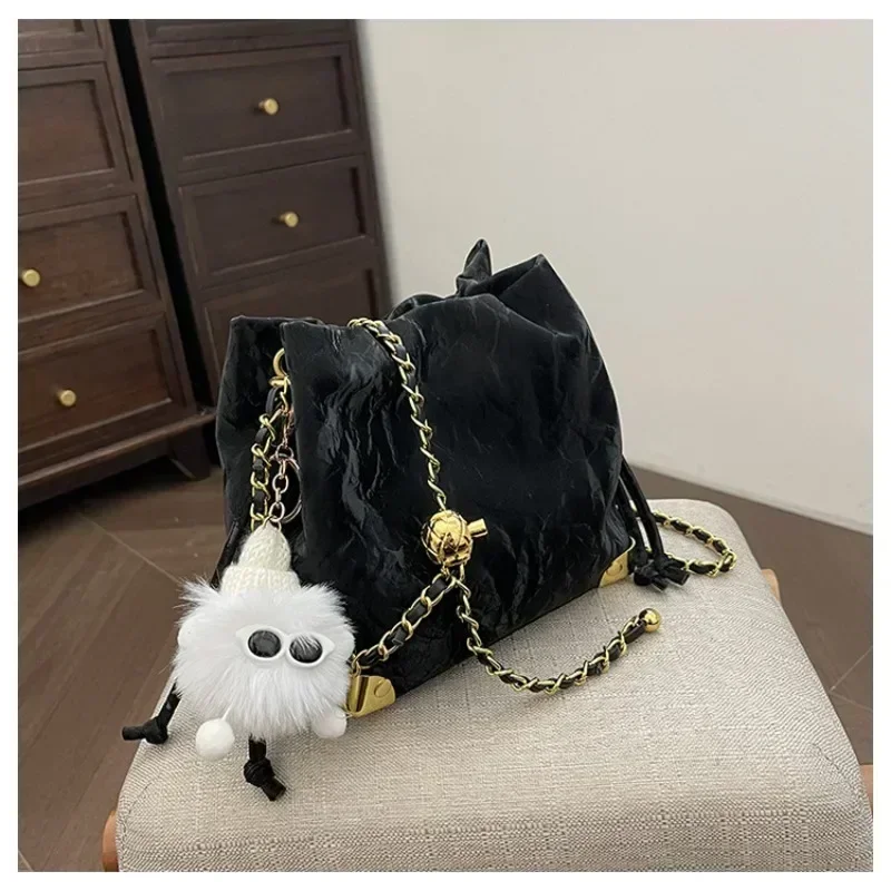 

Niche Design Shoulder Bag Women's Korean Version Fashion Drawstring Bucket Bag High-end Chain Messenger Bag Summer Versatile