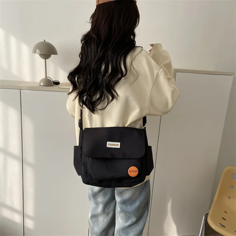 Waterproof Nylon Messenger Bag for College Students Casual Shoulder Bag for Class Japanese Bag Retro Messenger Bag Unisex