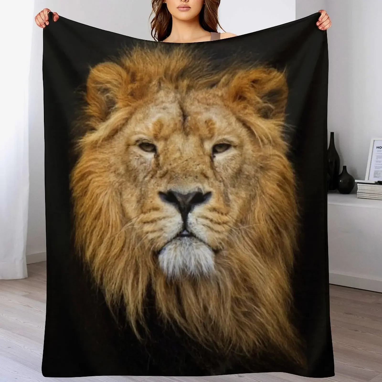 Old Proud Lion Throw Blanket Thin Soft Blanket for Summer Night Sleeping