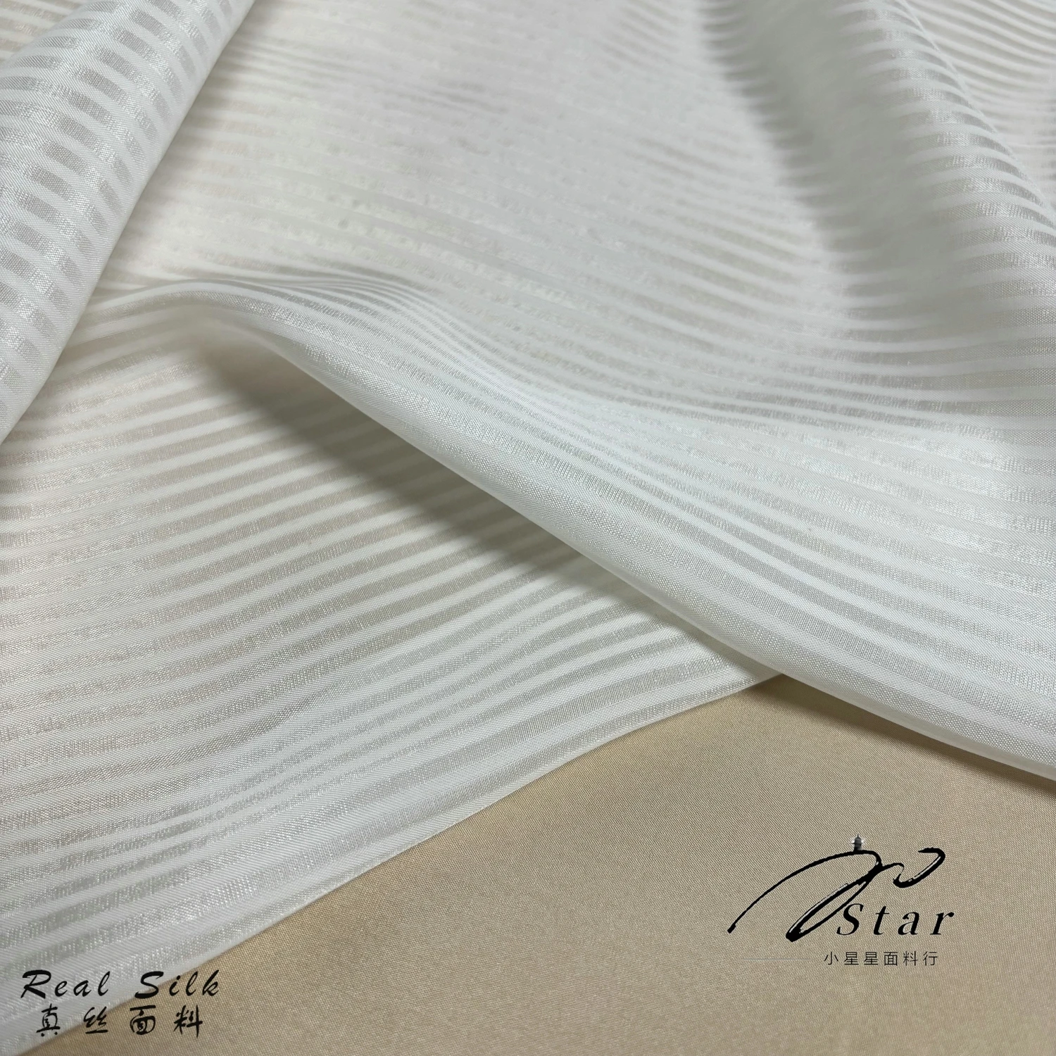 

Slightly Transparent Glossy White Striped Silk Satin Satin Fabric Shirt Dress Cloth Summer