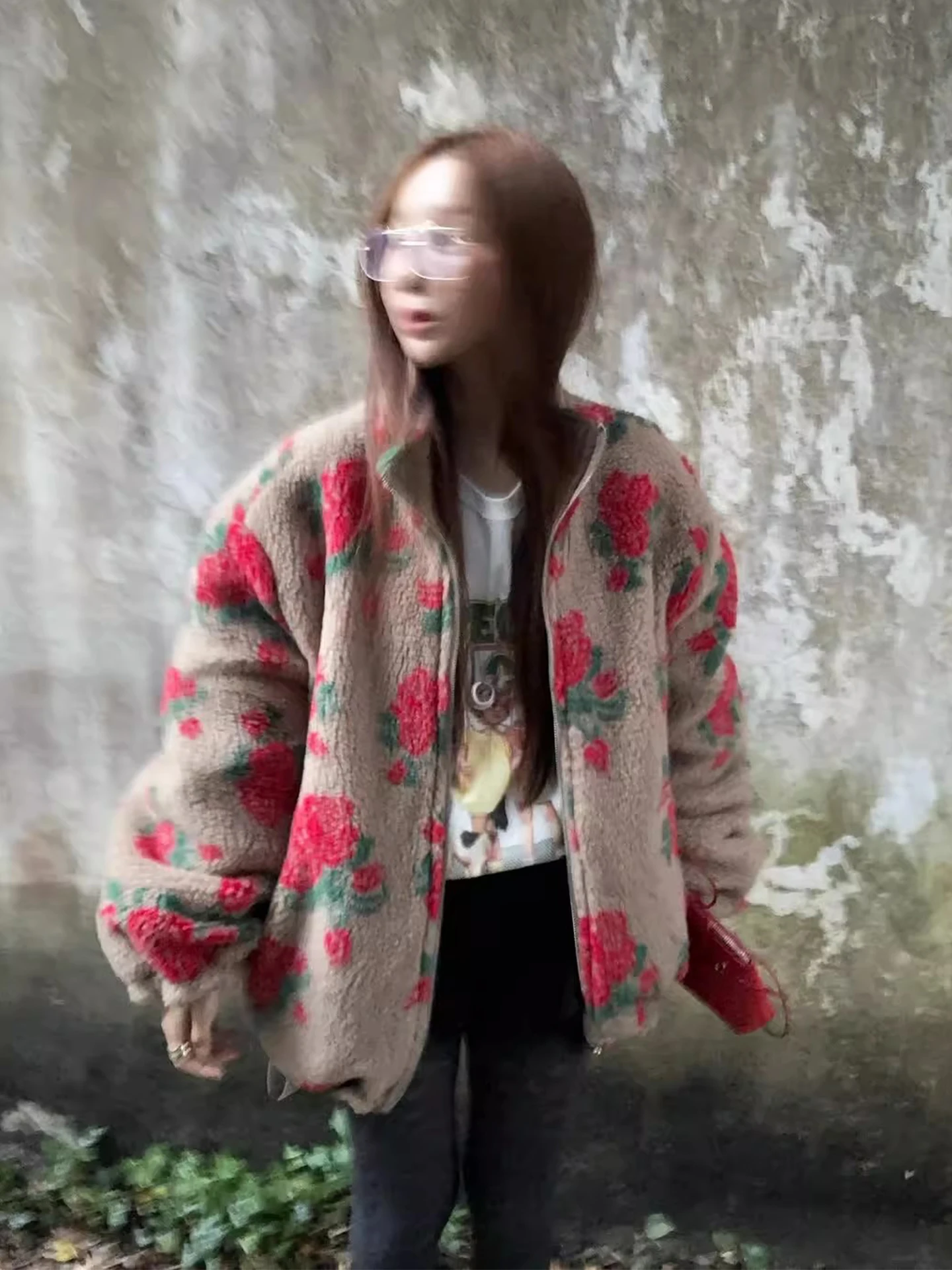 

Clothland Women Elegant Rose Floral Print Lamb Fur Jacket Long Sleeve Zipper Coats Female Winter Thick Tops Mujer CB204