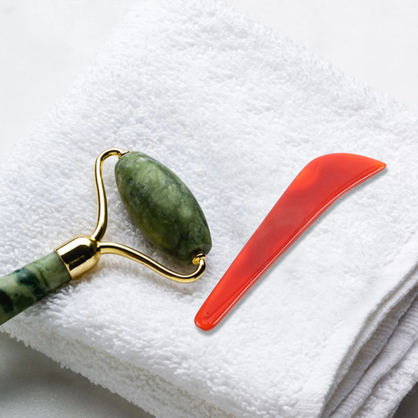 เครื่องมือขูดหน้ากัวซาทำจากหินอาเกตสีแดงธรรมชาติ สำหรับนวดหน้า ผิวเรียบเนียน บริเวณรอบดวงตา คอ  แผ่นขูดผิว  เครื่องมือดูแลผิว  เครื่องนวดเพื่อความงาม