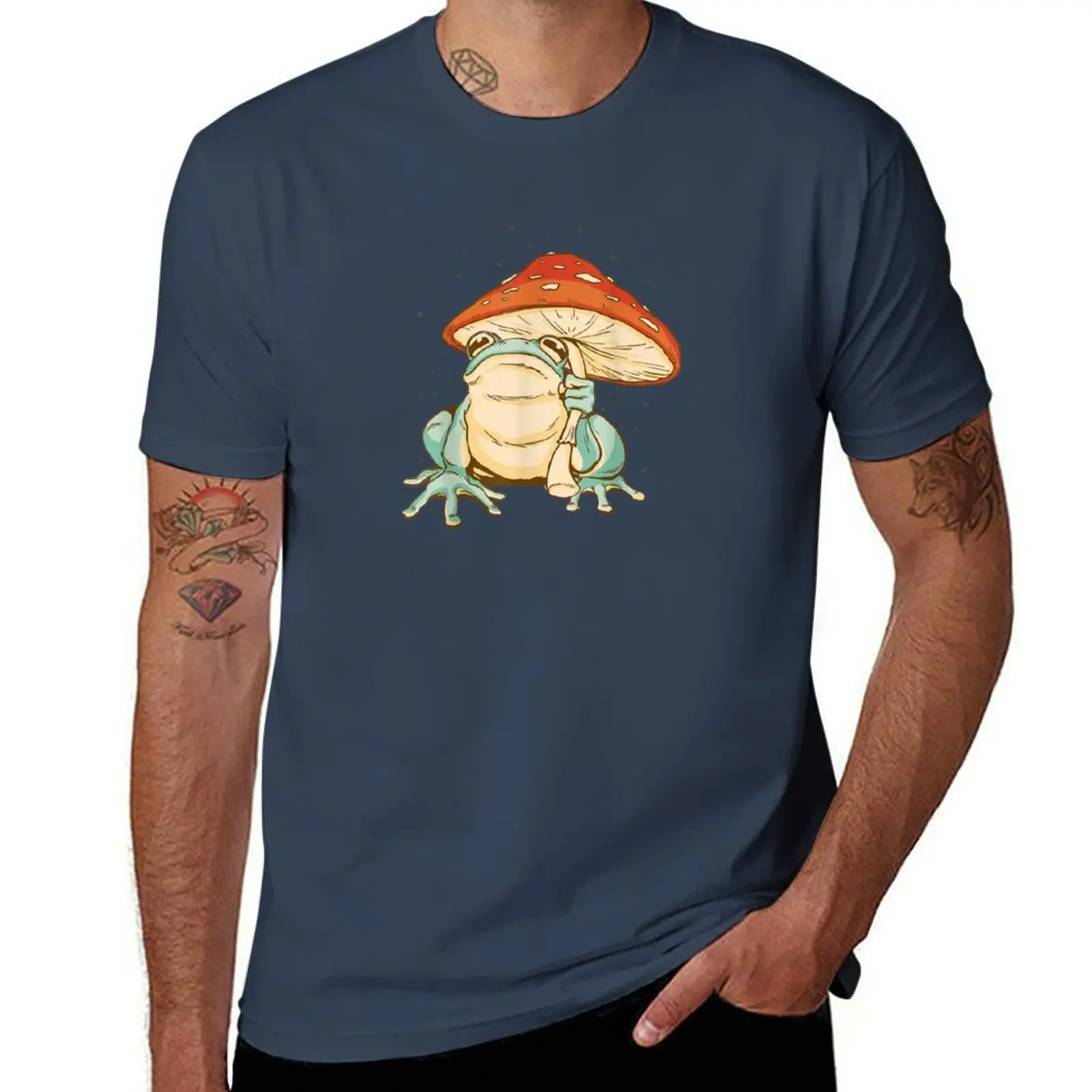 

Kawaii Frog with Mushroom Hat and Toadstools - Cottagecore Aesthetic Froggy - Chubby Amanita Muscaria Forest Themed Fant T-Shirt