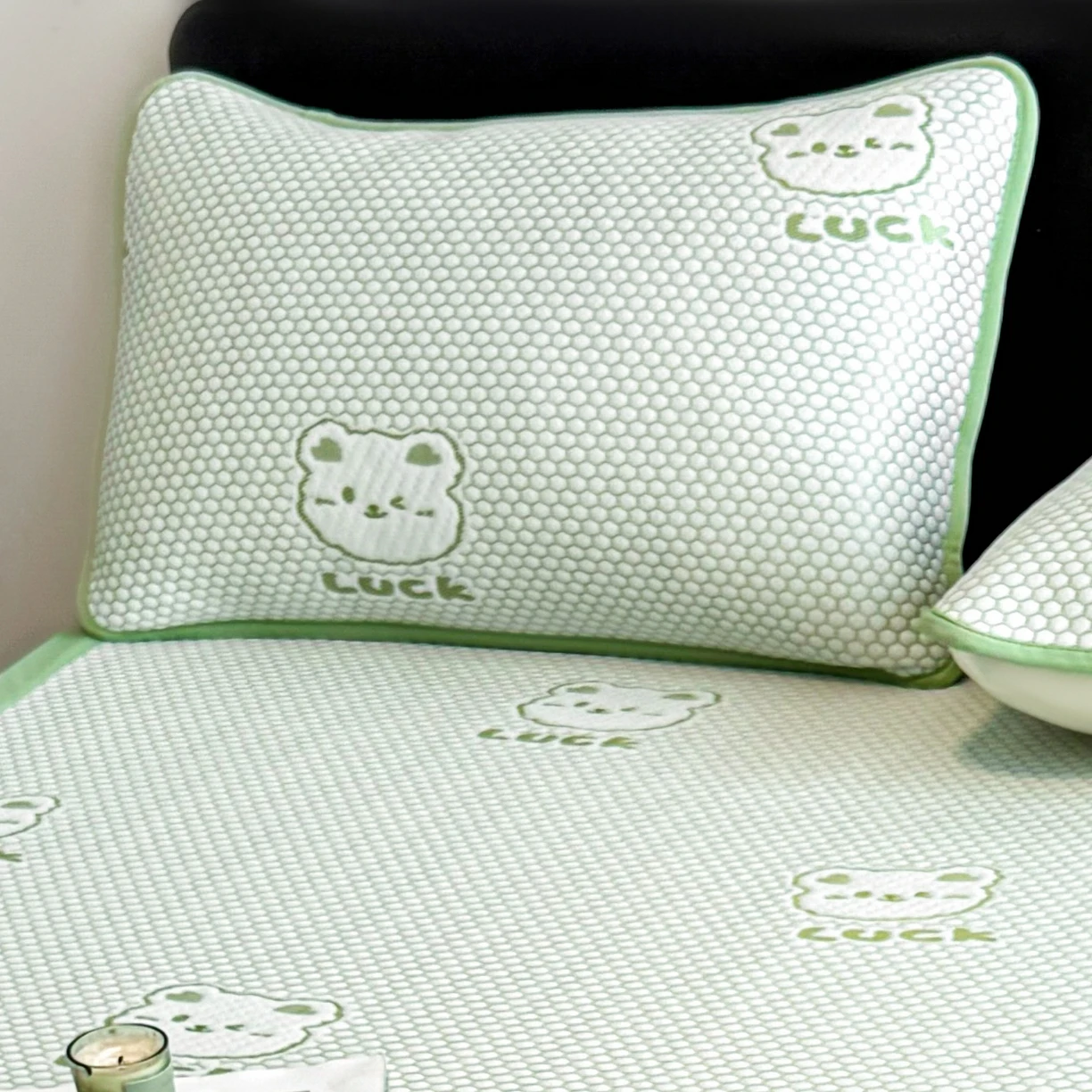 1pc 3D Summer Cool Bear Pillowcase - Breathable Air Conditioning Pillow Cover for Hot Sleepers No Insert Included 48 x 74cm