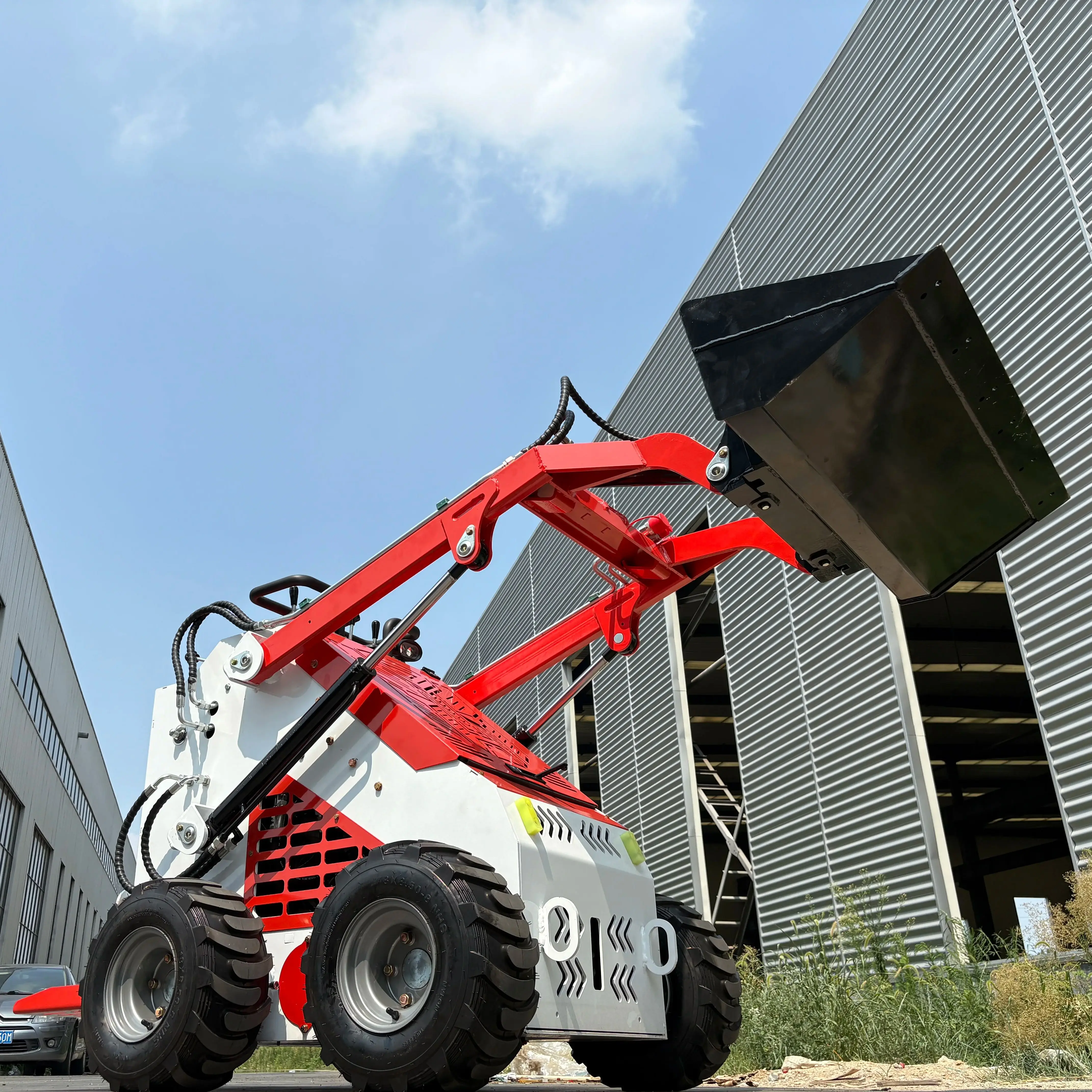 

Customized multi-functional mini garden loader, certified by CE/EPA, is a small skid steer loader with a bucket