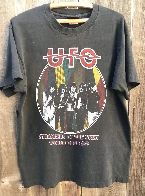 Camiseta unisex de manga corta color carbón de la banda UFO, gira mundial de 1979, rara, para hombre y mujer, nueva colección vintage de verano 2026