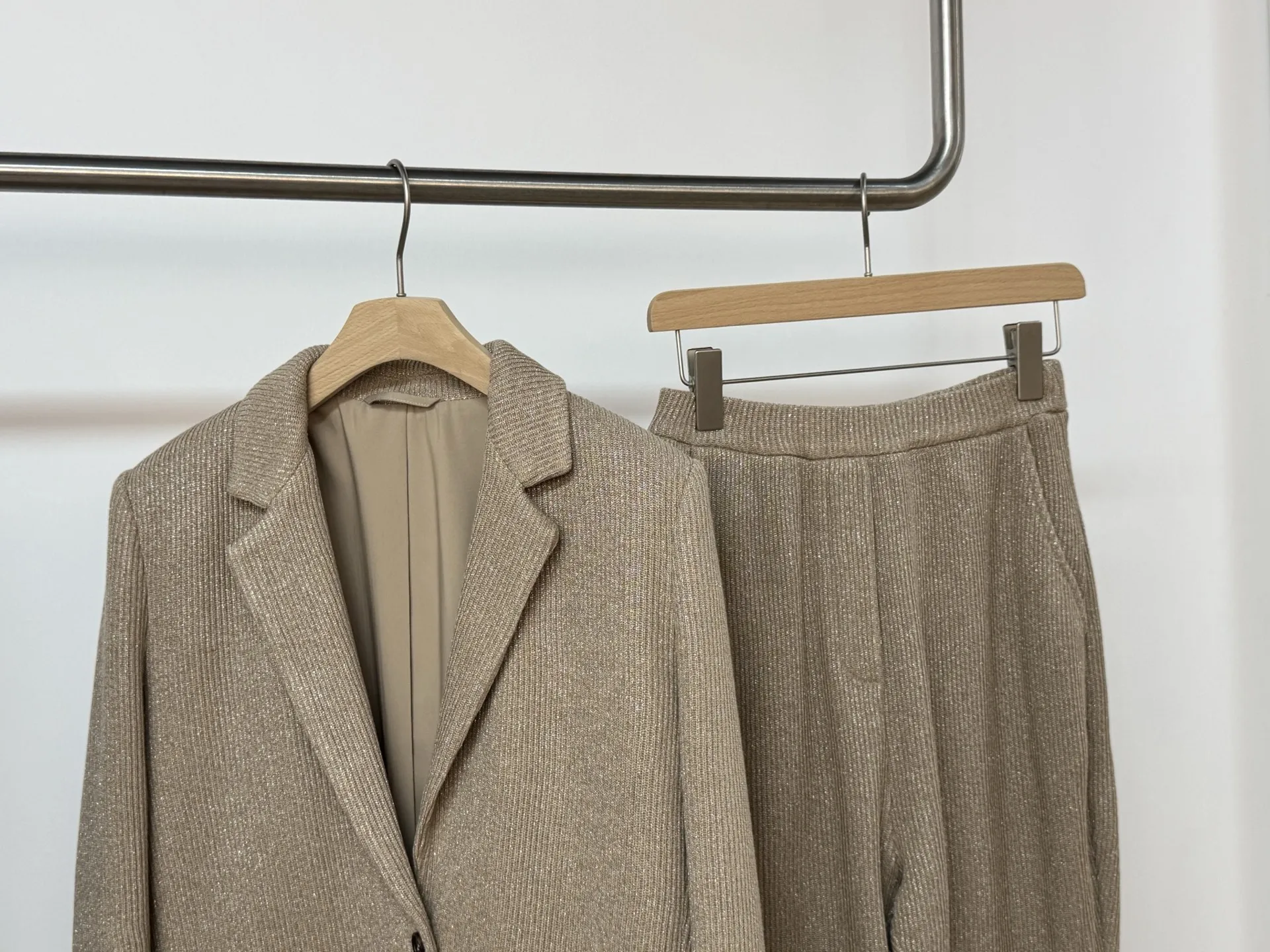 سترة نسائية جديدة عالية الجودة من القطن المحبوك ذات طية صدر السترة المتلألئة المؤخرات عصرية ومتعددة الاستخدامات #3