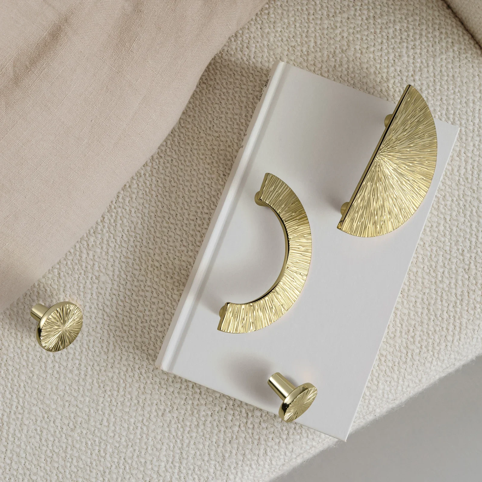 

Novelty Irregular Circle Knob French-style Creative Cabinet Knob and Pulls Half Moon Knobs Handmade Kitchen Handle