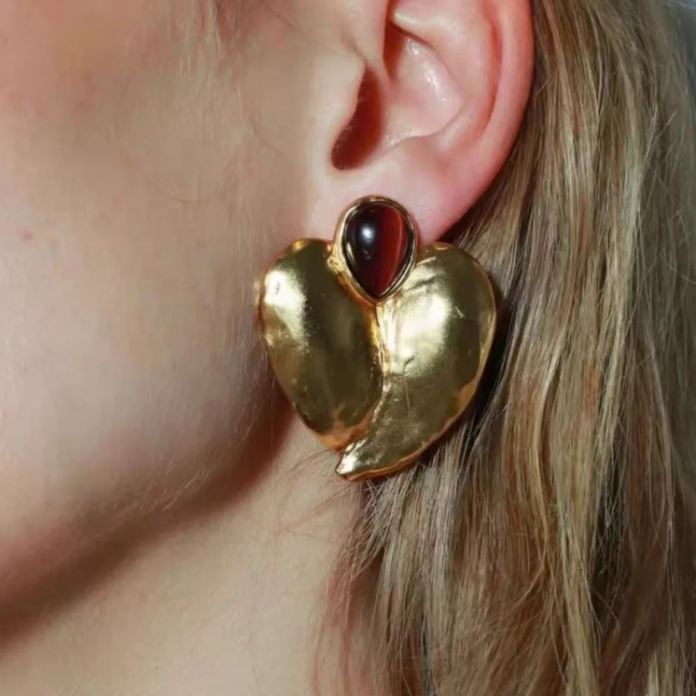 

Red Tiger Eye Heart Leaf Shape Large Earrings, Gold Vintage Finish Stud Earrings, High-Grade Fashion Jewelry for Women M834