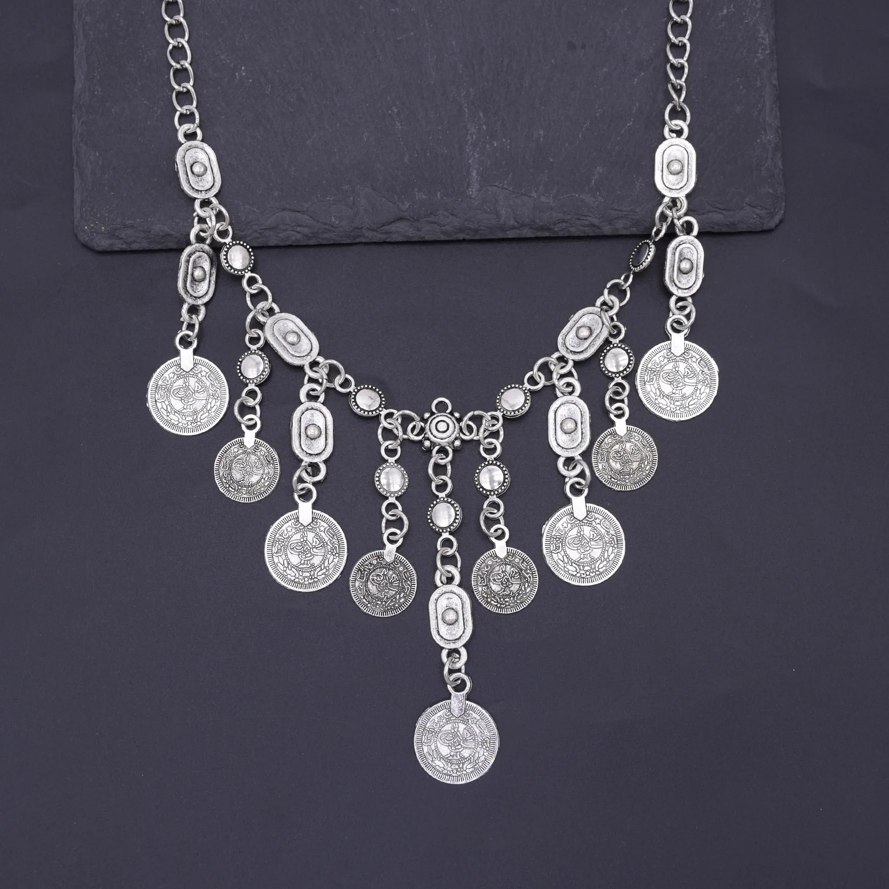Collier pendentif pièce de mon - Ethnic Fashion Co In avis et prix