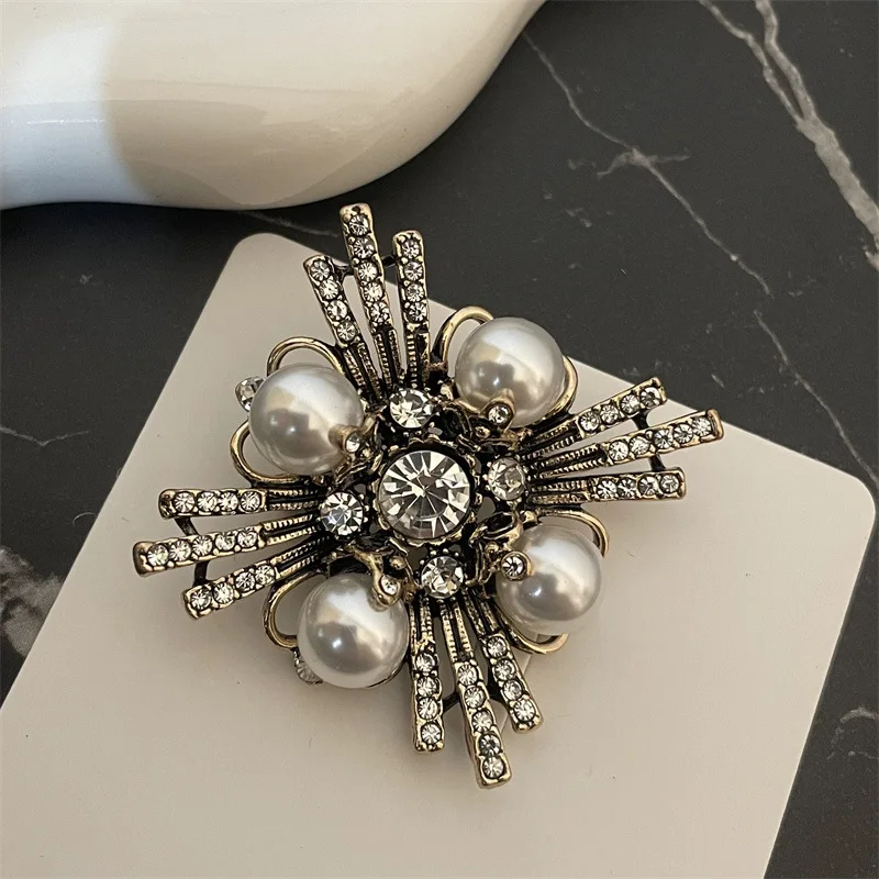 Vintage Baroque Pearl Cross Brooches For Women Men Fashion Rhinestone Cross Brooch Pins Elegant Party Luxury Jewelry Gifts