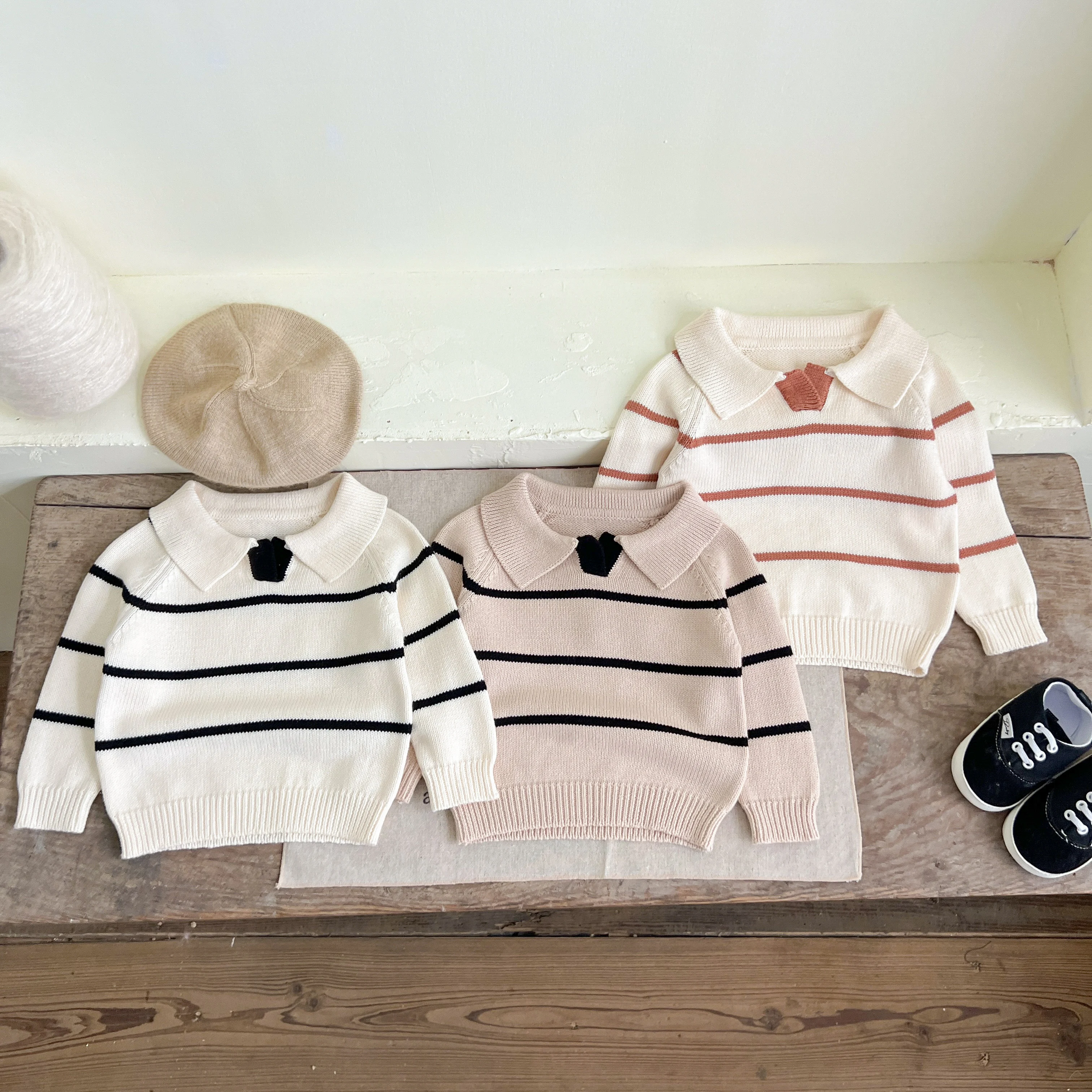Herbstlicher, im koreanischen Stil gehaltener, neuer Baby-Pullover mit Stehkragen und Streifen, Oberteil für Jungen, gestrickter Pullover für Herbst und Winter. – Detail 2