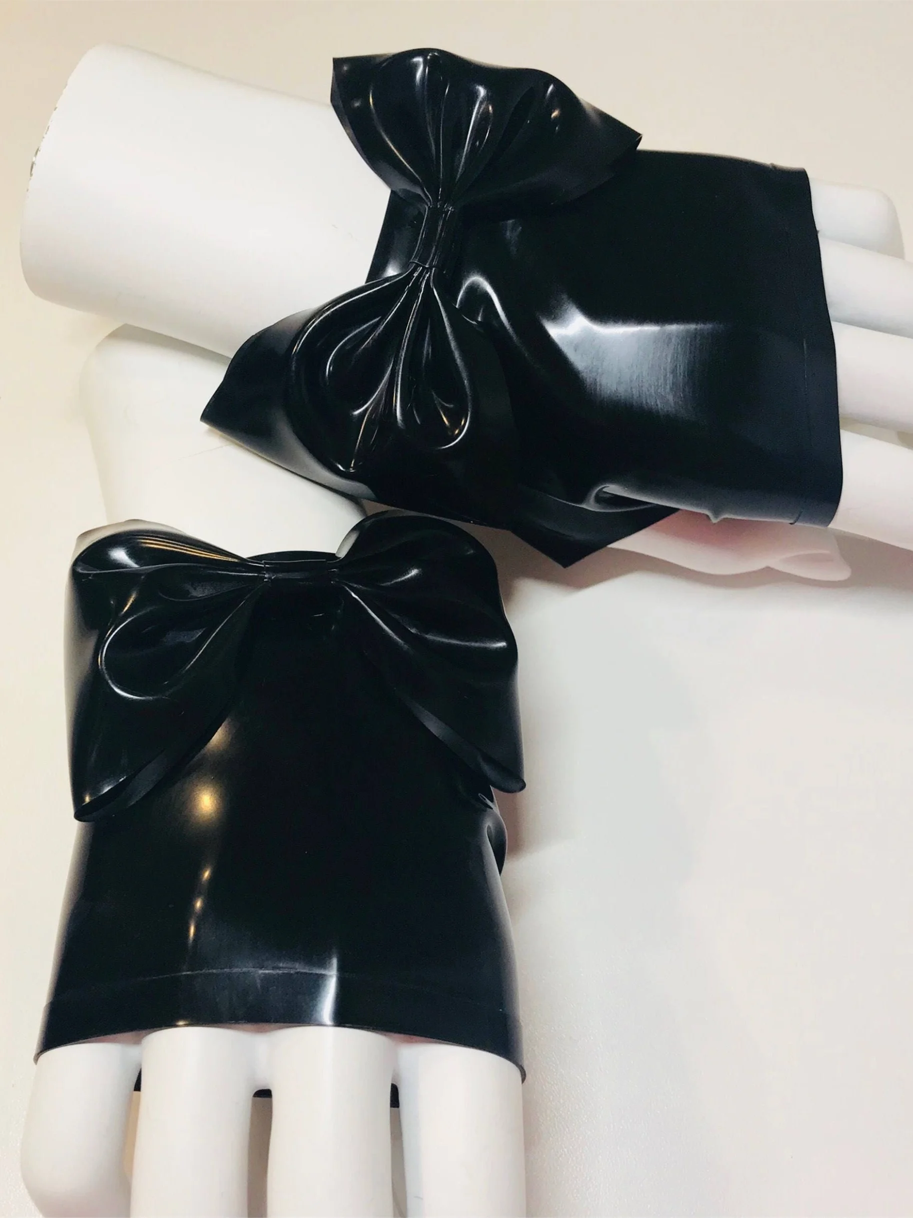 

Резиновые женские черные латексные перчатки с бантом, стильный вечерний клубный аксессуар, элегантные резиновые перчатки без пальцев, модное украшение