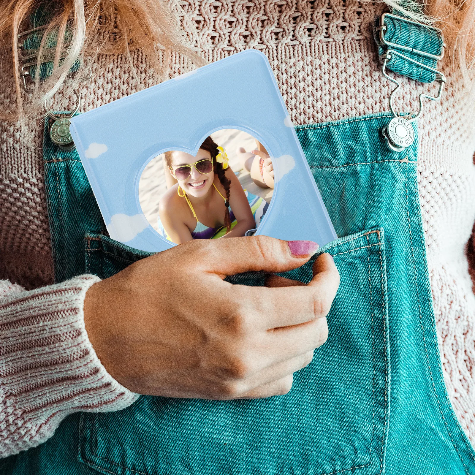 

Mini Photo Album Small Hollow Heart Cover Picture Album Holder Convenient Portable Photo Storage Gift for Family