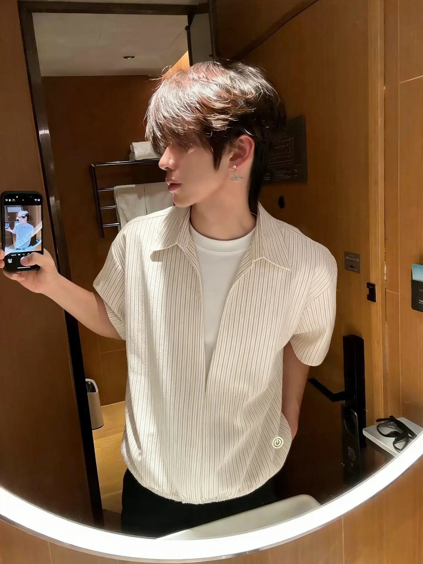 

Kaki Color V-Neck Stripe Short Sleeve Shirt Men's Summer Design Sense Waist-Cinching Shirt Casual Loose Fit Polyester Fiber