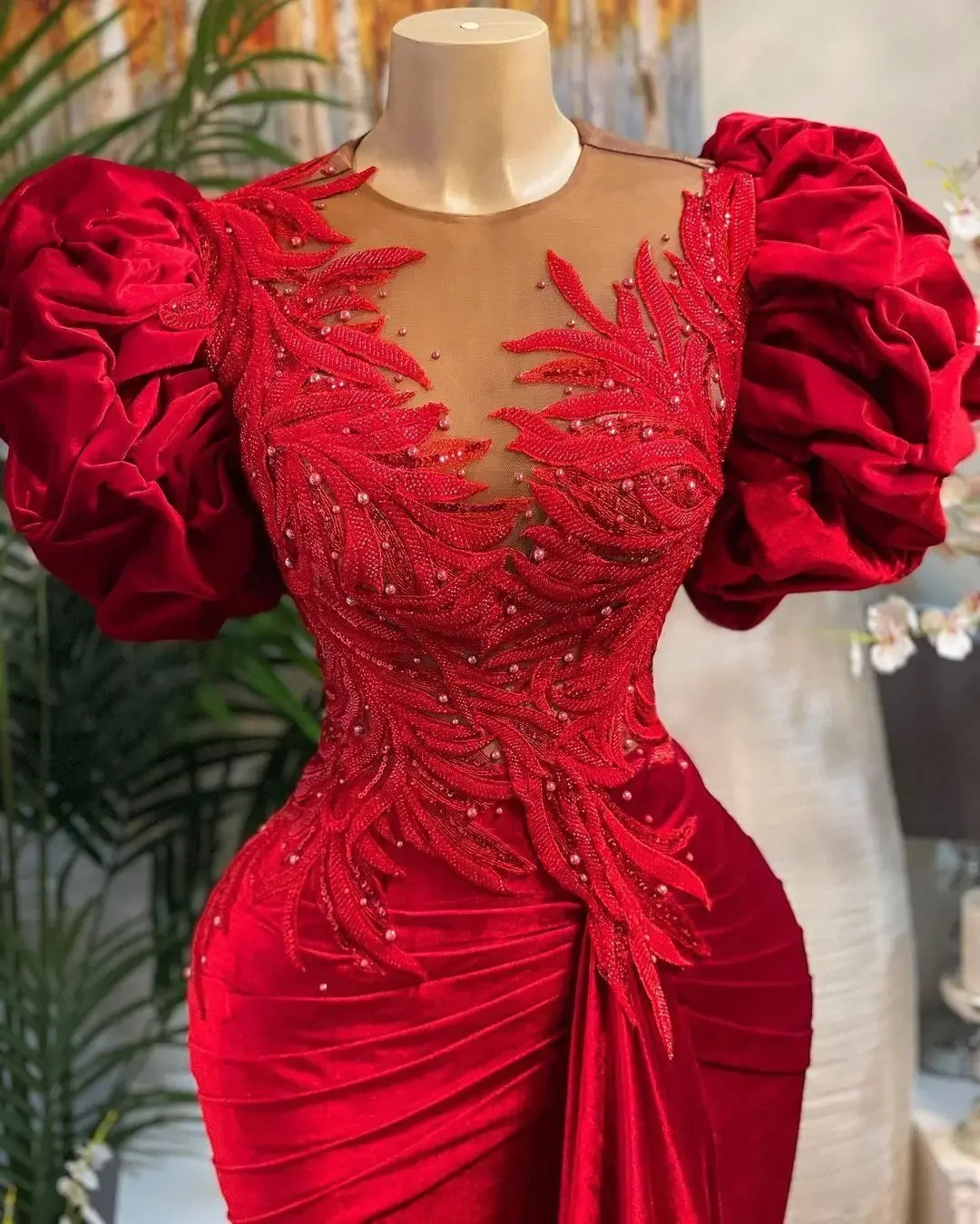 Plus Size Arabic Luxury Dubai Fashion Red Elegant Mermaid Lace Applique Beaded Sheer Neck Velvet Formal Party Wear Evening Dress