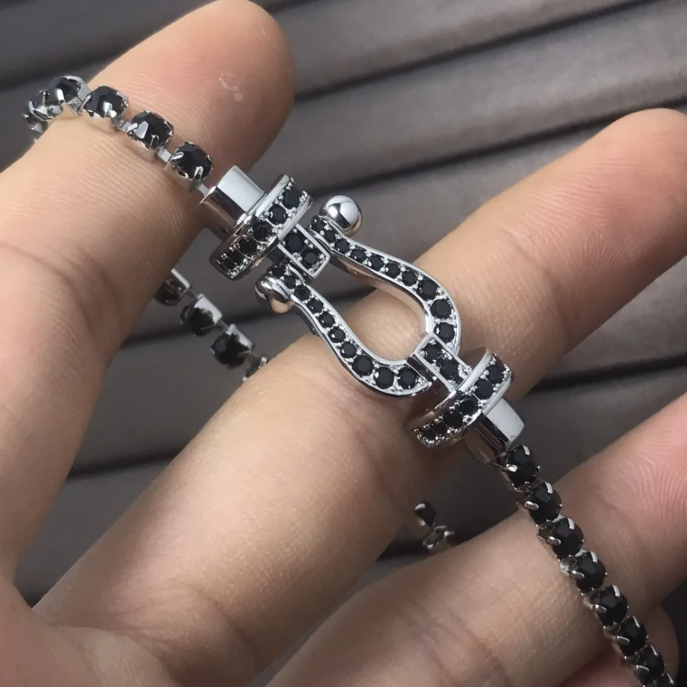 

Роскошные ювелирные изделия сила браслет-925 очаровательный женский браслет с подковой инкрустированный черными бриллиантами и синими бриллиантами-праздничная одежда