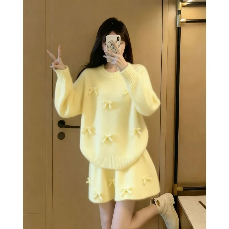 Autumn and Winter Wear A Complete Set of Women's 2026 New Temperament Commuting Lazy Atmosphere Sweater Slim Skirt Two-piece Set