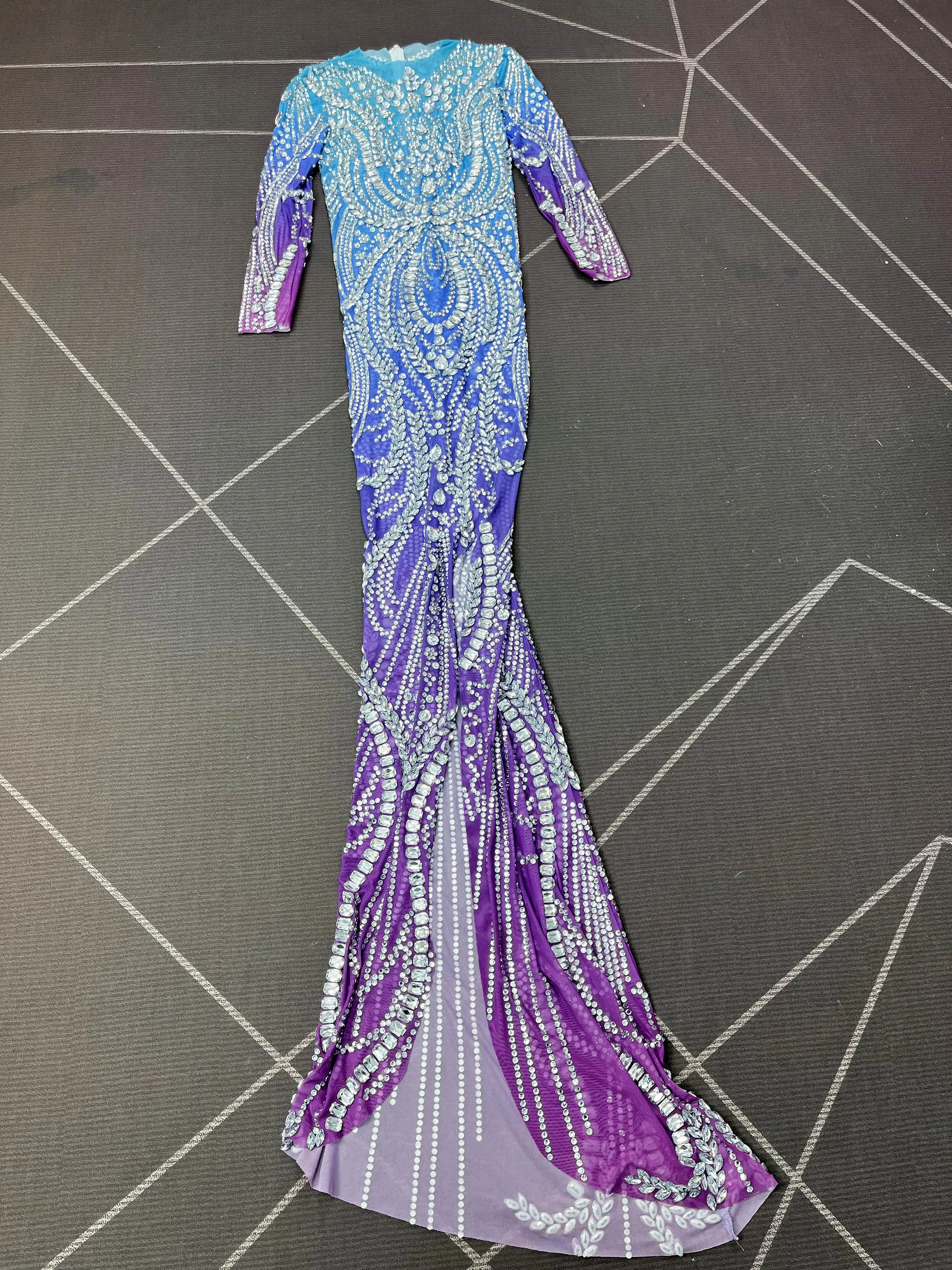 夢のようなグラデーションカラー輝くシルバーラインストーントリムフィットスプリットドレス女性パーティーイブニングドレスレッドカーペットステージ衣装 Fuling