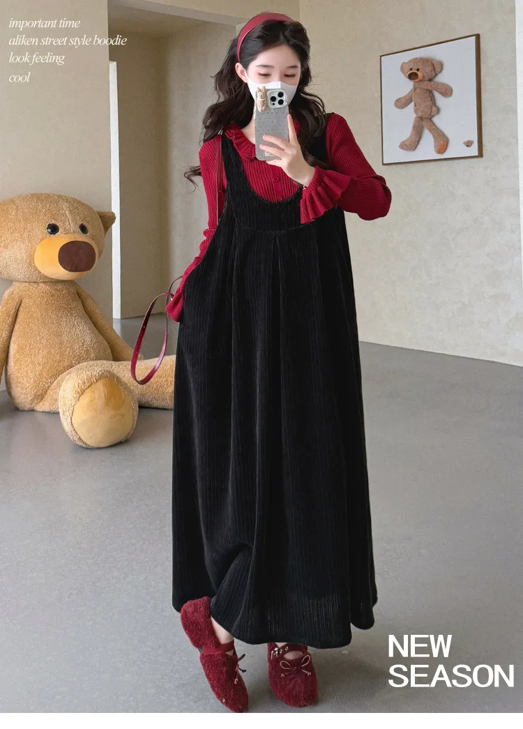 ملابس الأمومة لخريف 2025 قميص أساسي بأكمام طويلة أحمر فرنسي طراز جديد وفستان قصير أسود أنيق طقم مكون من قطعتين