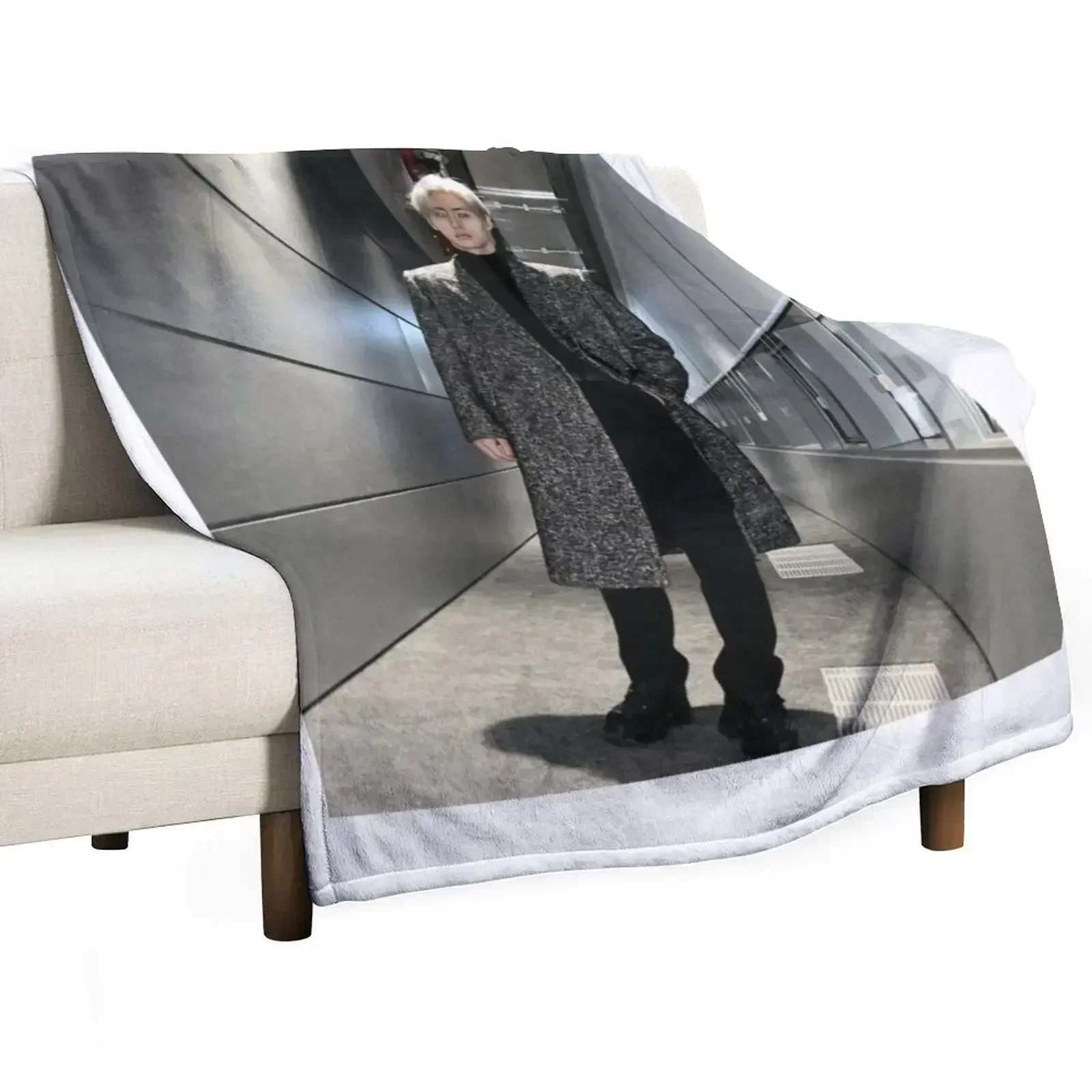 

sunghoon Throw Blanket Stylish Decor Blanket Gift for Friends Roommate