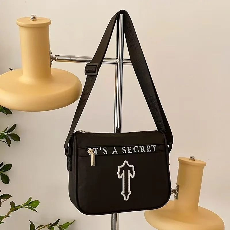 European and American fashionable single shoulder crossbody bag for men and women, high aesthetic value, lightweight black bag